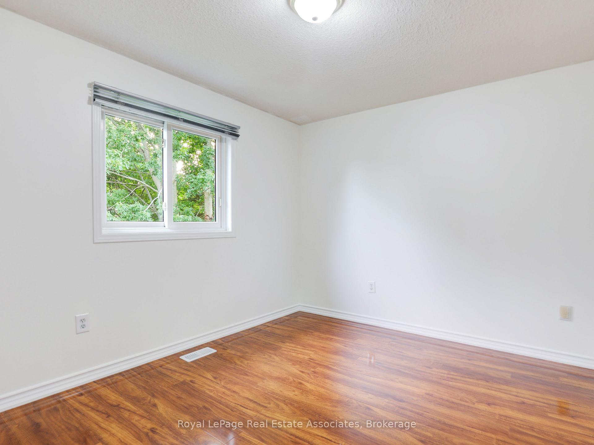 Photo 18 of 26 Mclachlan Place, Guelph, Willow West/Sugarbush/West Acres — HOMEH