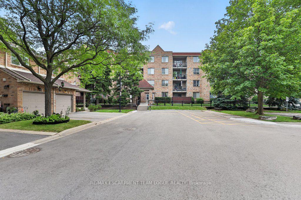 Photo 1 of Unit 212, 3499 Upper Middle Road, Burlington, Headon — HOMEH