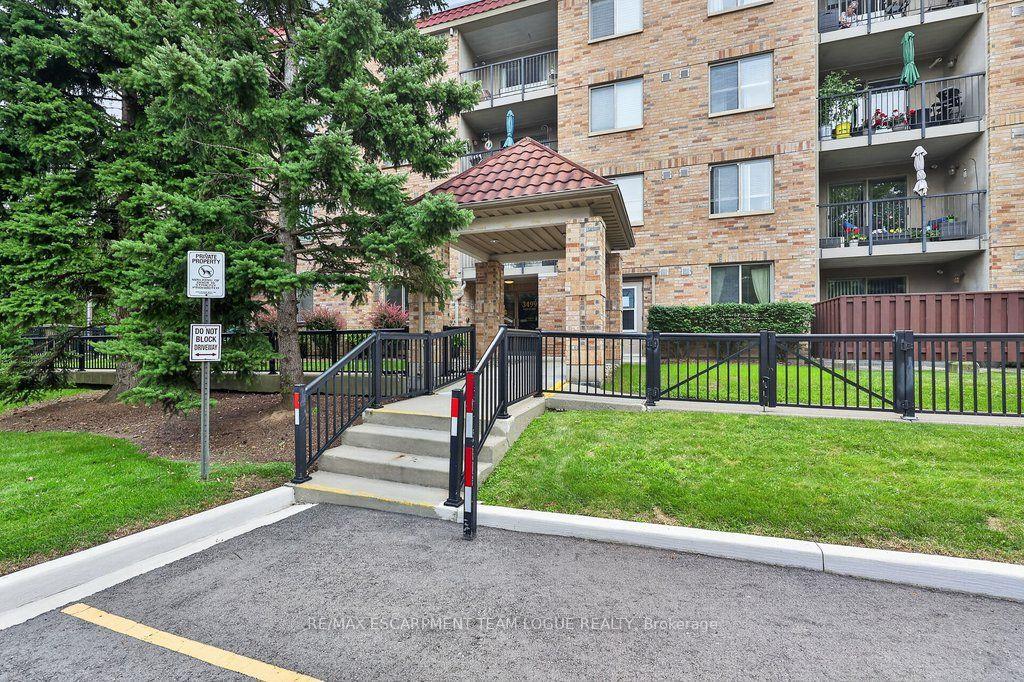 Photo 3 of Unit 212, 3499 Upper Middle Road, Burlington, Headon — HOMEH