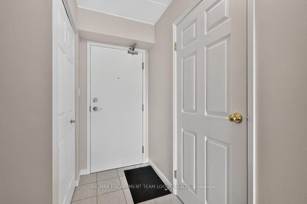 Photo 7 of Unit 212, 3499 Upper Middle Road, Burlington, Headon — HOMEH
