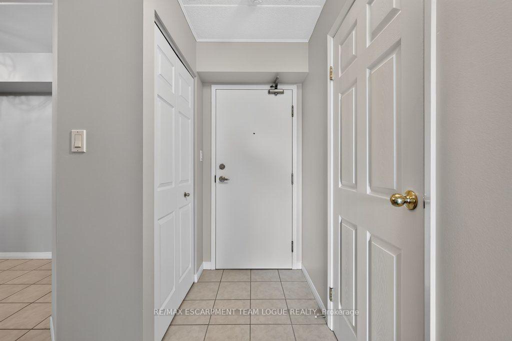 Photo 8 of Unit 212, 3499 Upper Middle Road, Burlington, Headon — HOMEH