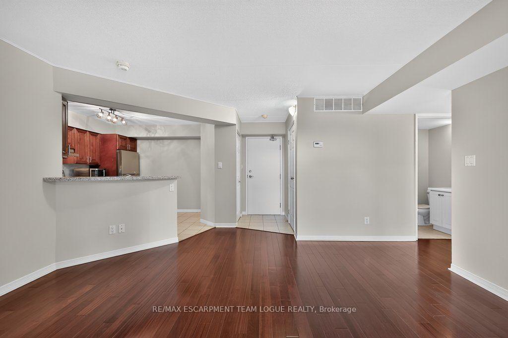 Photo 13 of Unit 212, 3499 Upper Middle Road, Burlington, Headon — HOMEH