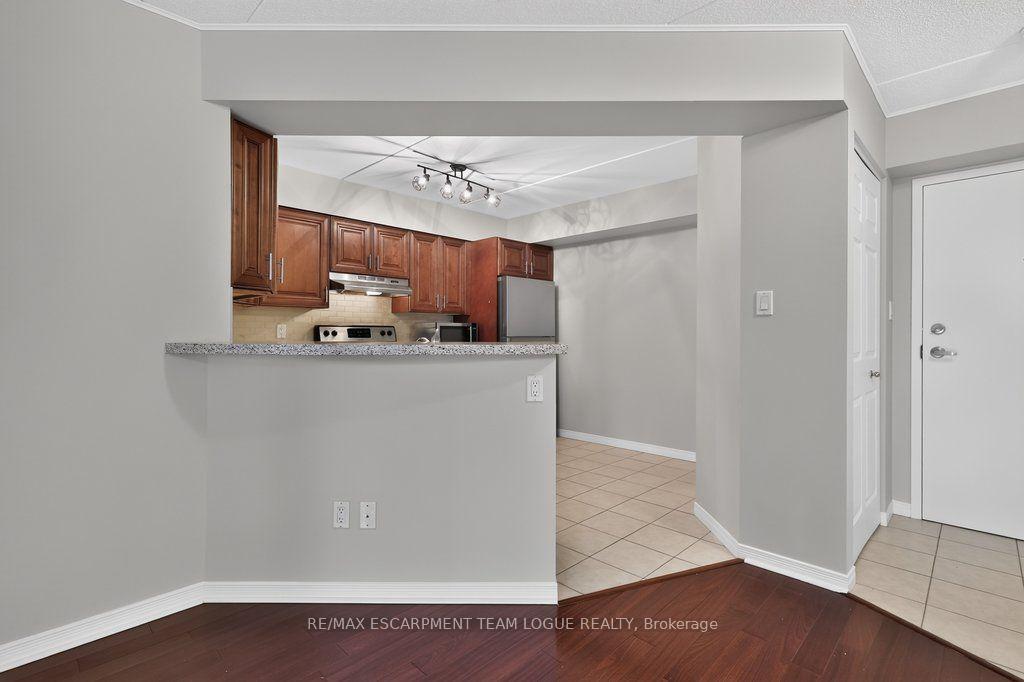 Photo 14 of Unit 212, 3499 Upper Middle Road, Burlington, Headon — HOMEH