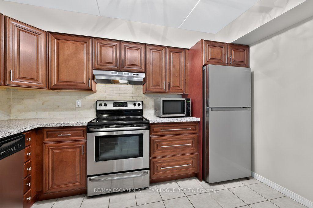 Photo 15 of Unit 212, 3499 Upper Middle Road, Burlington, Headon — HOMEH