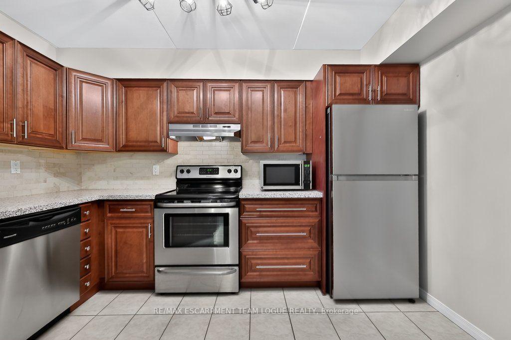 Photo 16 of Unit 212, 3499 Upper Middle Road, Burlington, Headon — HOMEH