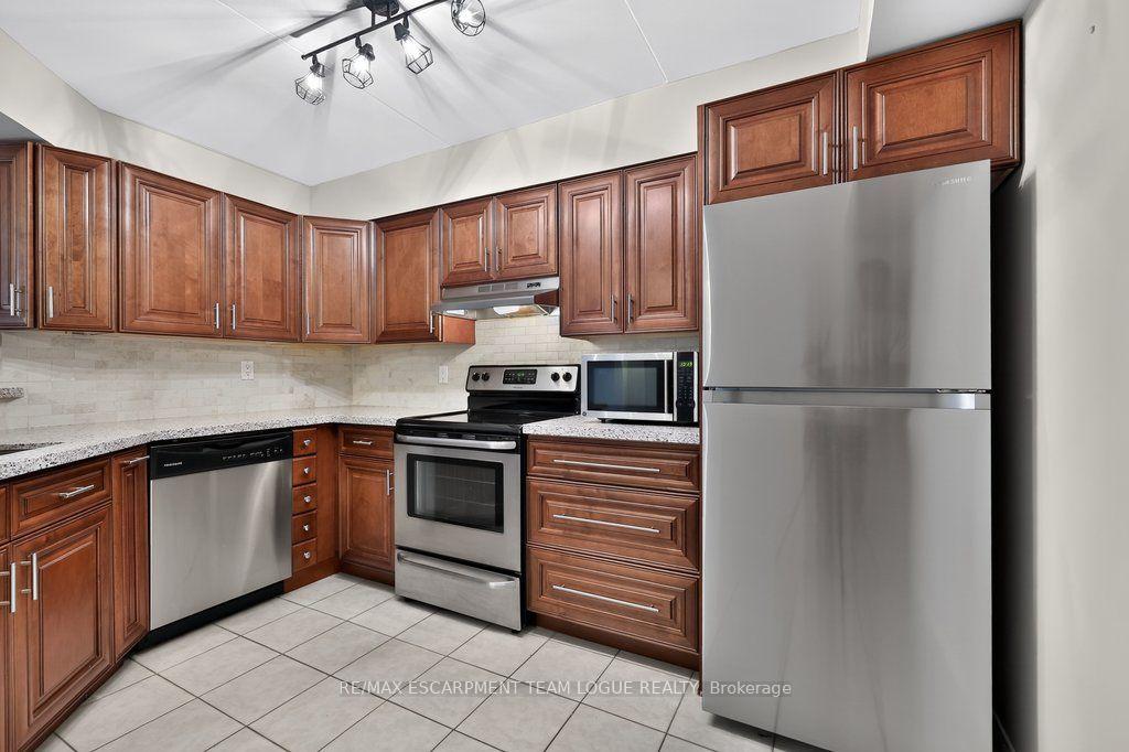 Photo 17 of Unit 212, 3499 Upper Middle Road, Burlington, Headon — HOMEH
