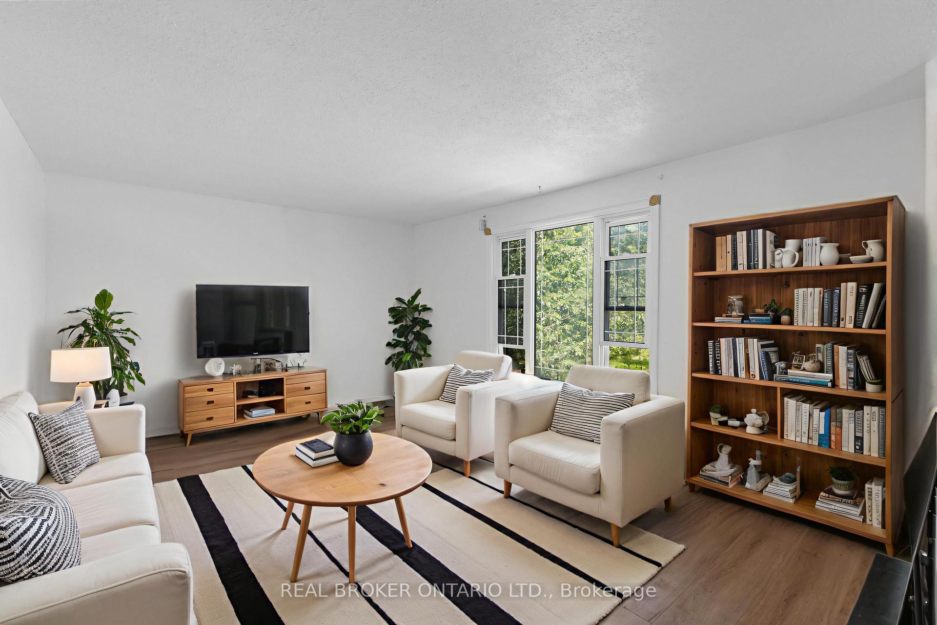 Photo 3 of 57 Bernick Drive, Barrie, Grove East — HOMEH