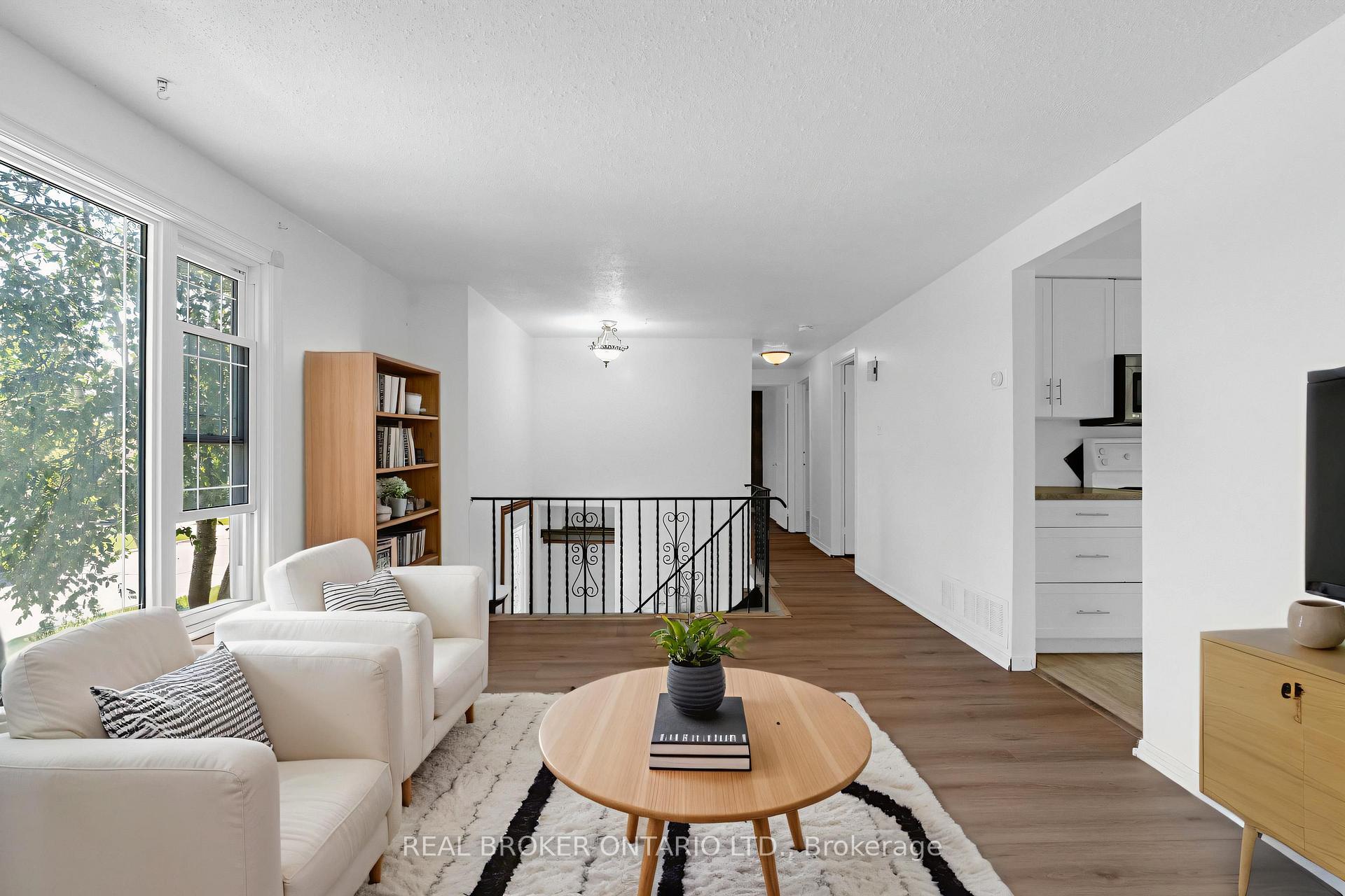 Photo 4 of 57 Bernick Drive, Barrie, Grove East — HOMEH