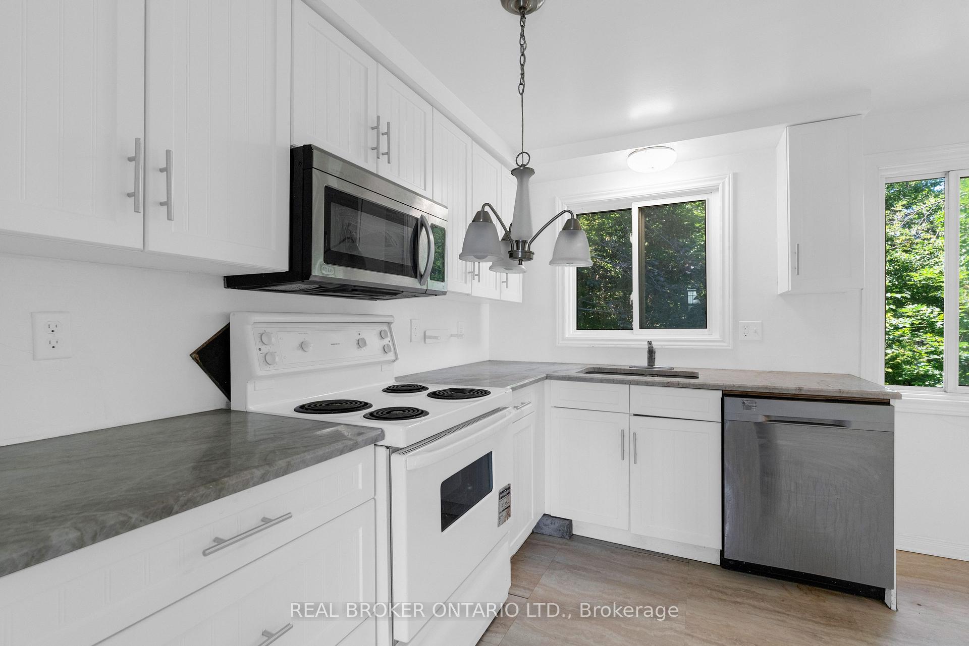 Photo 8 of 57 Bernick Drive, Barrie, Grove East — HOMEH