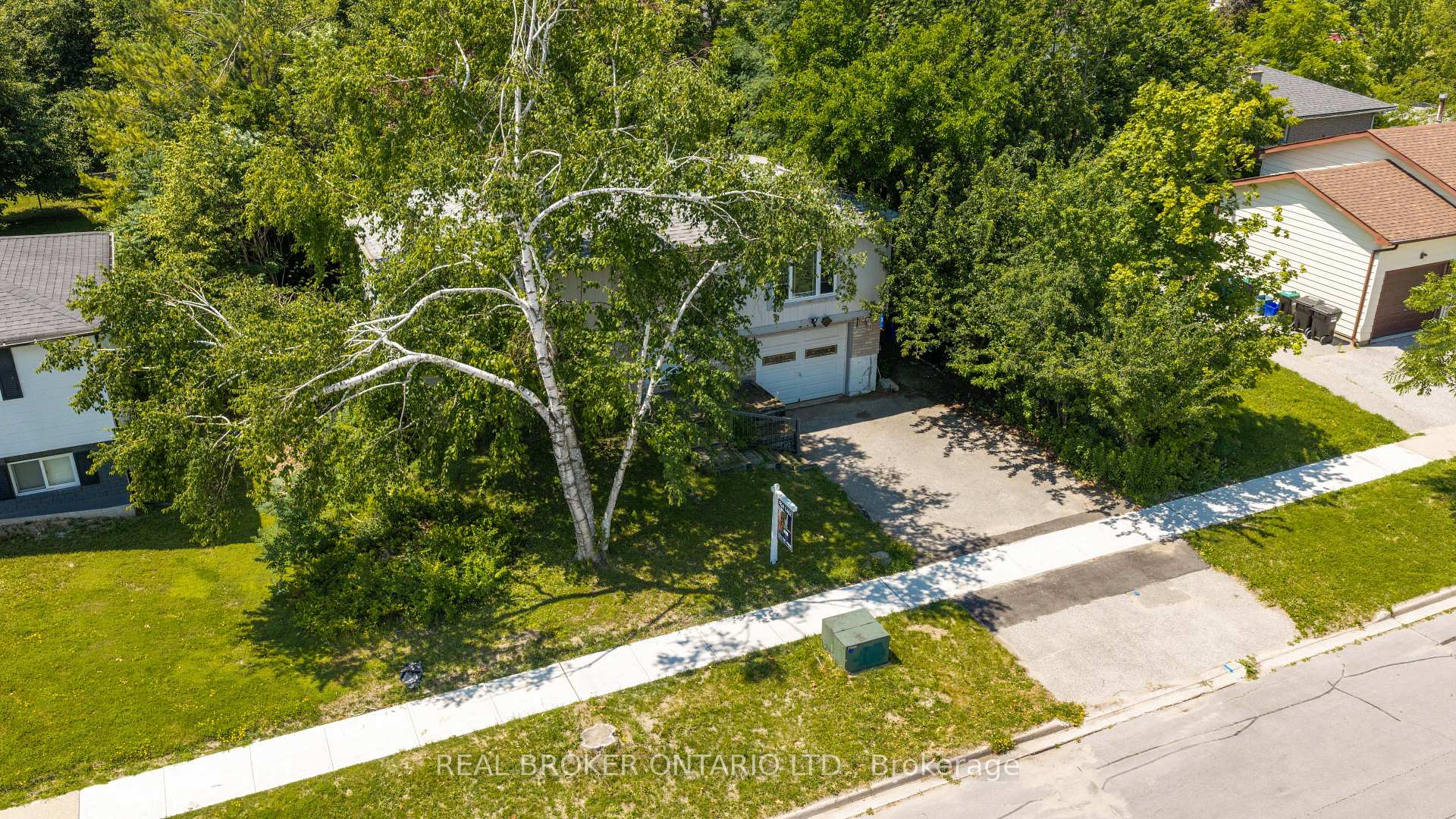 Photo 11 of 57 Bernick Drive, Barrie, Grove East — HOMEH