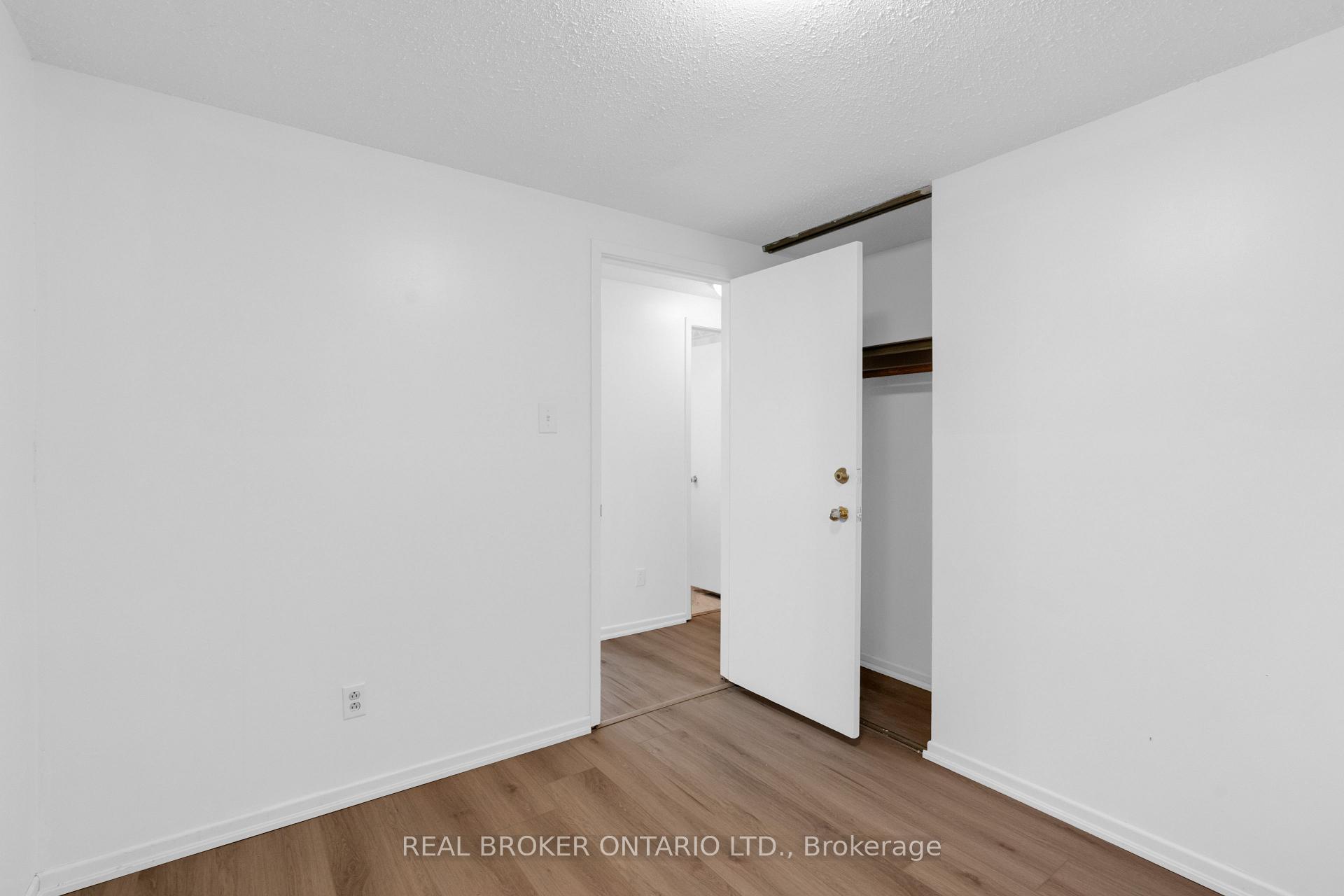 Photo 20 of 57 Bernick Drive, Barrie, Grove East — HOMEH