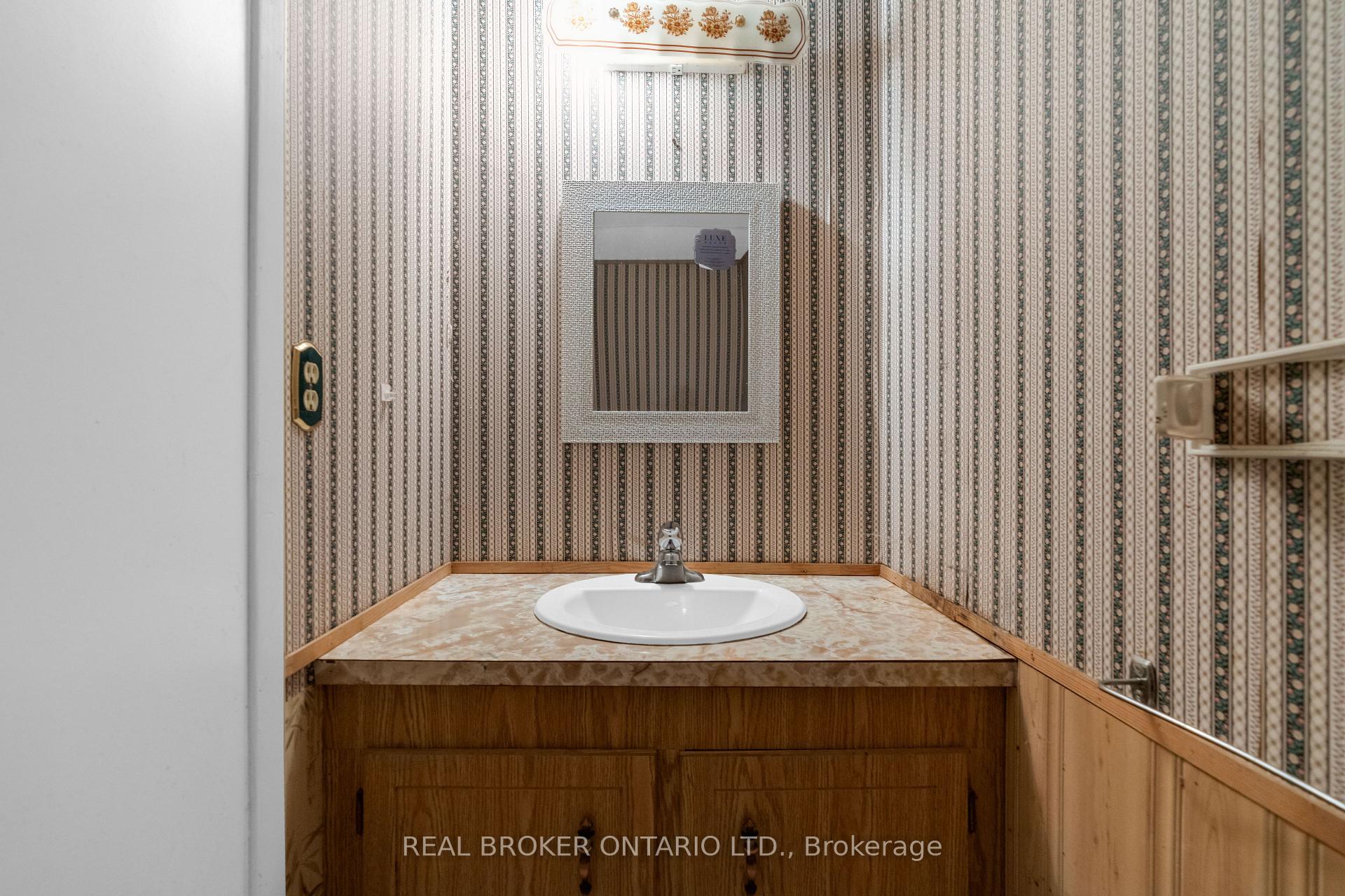 Photo 26 of 57 Bernick Drive, Barrie, Grove East — HOMEH