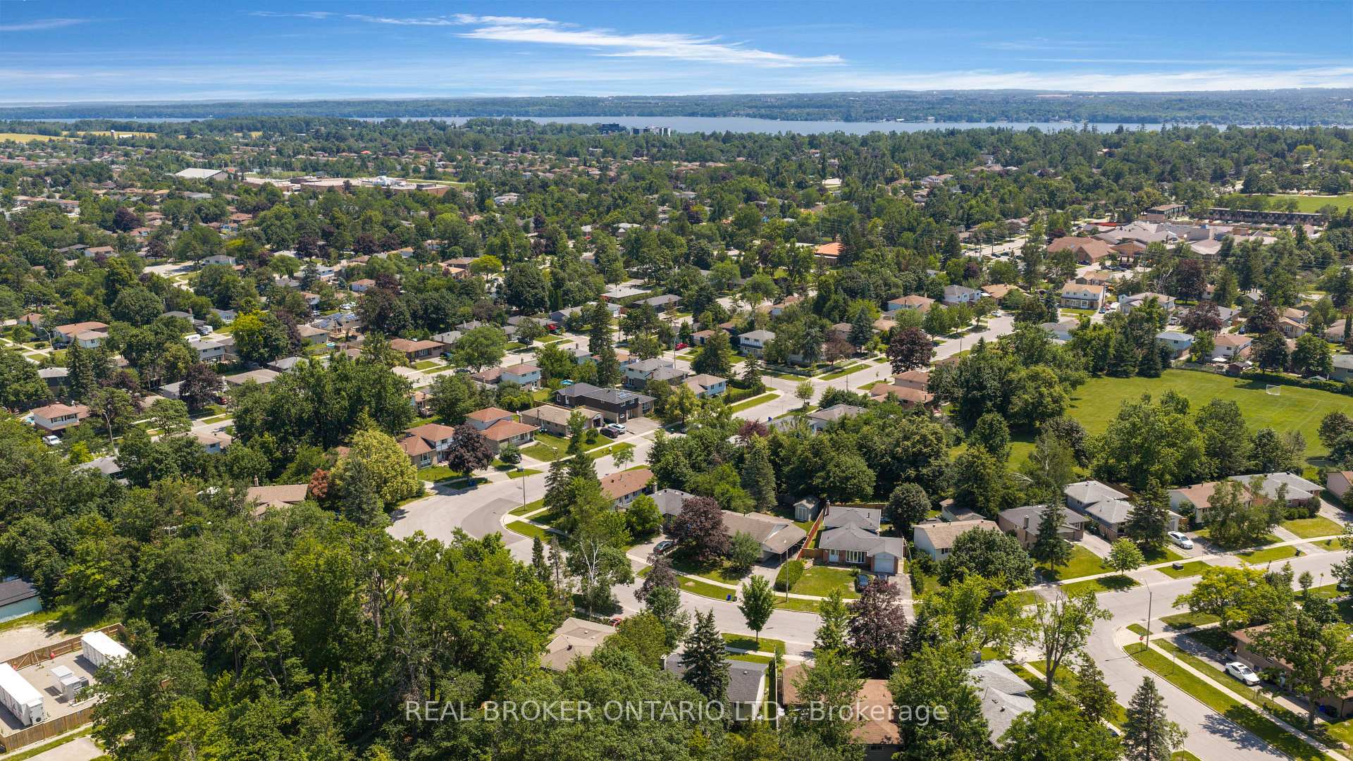 Photo 32 of 57 Bernick Drive, Barrie, Grove East — HOMEH