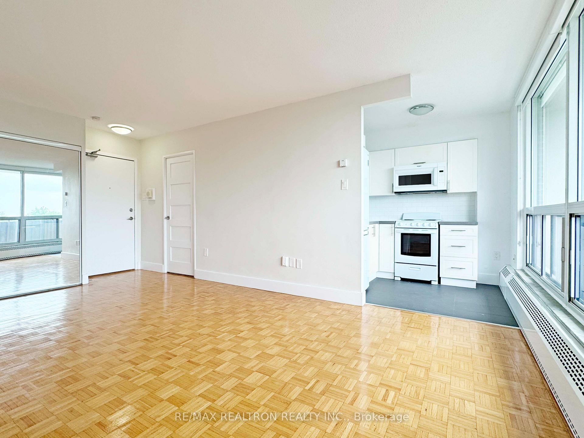 Photo 6 of Unit 812, 666 Spadina Avenue, Toronto, University — HOMEH