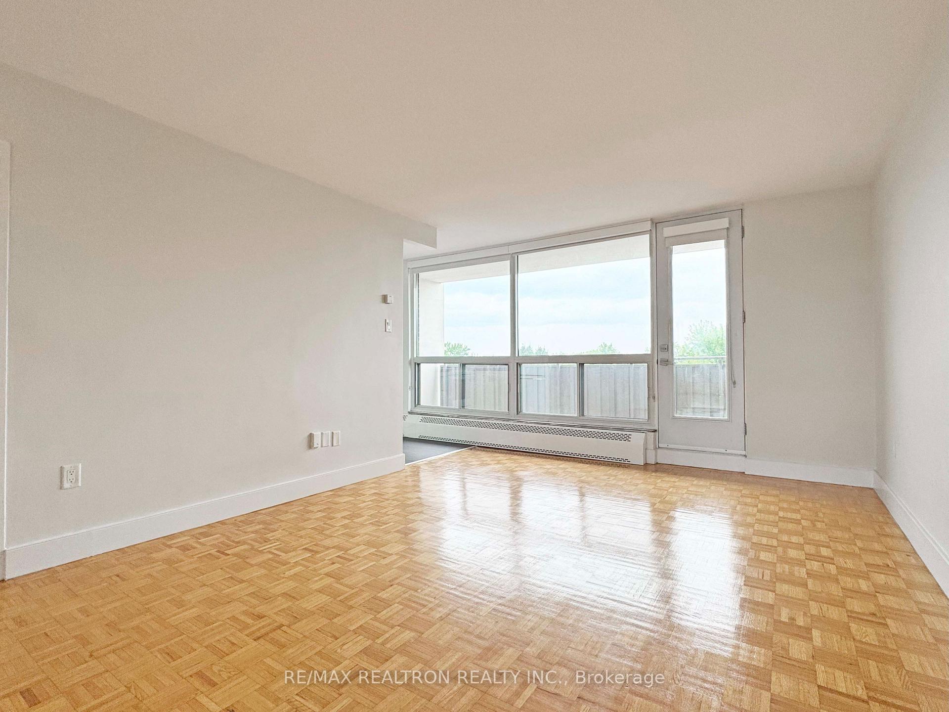 Photo 16 of Unit 812, 666 Spadina Avenue, Toronto, University — HOMEH