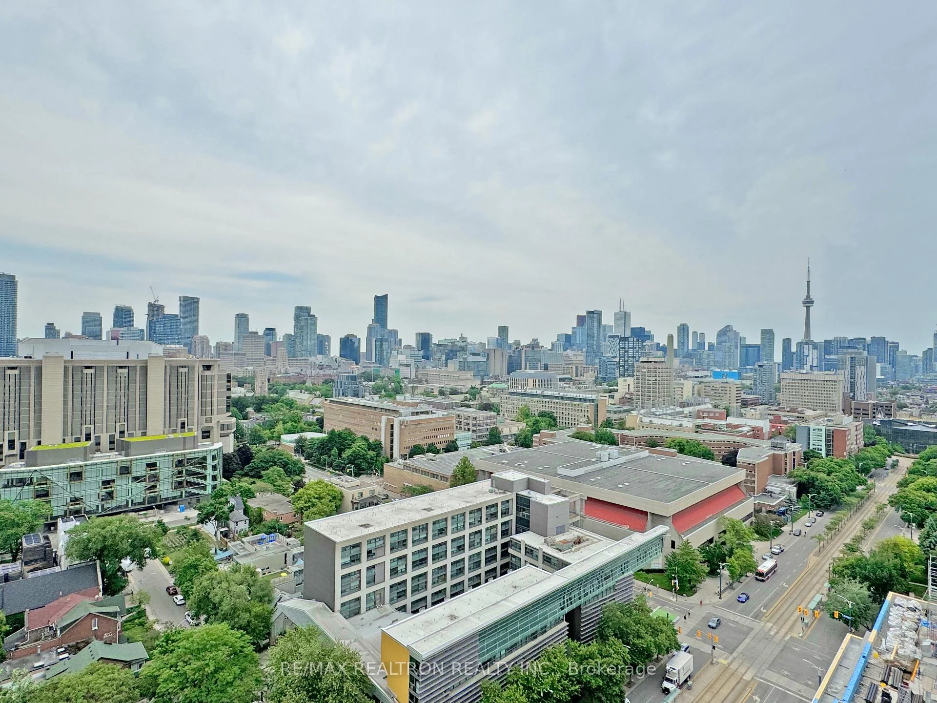 Photo 3 of Unit 812, 666 Spadina Avenue, Toronto, University — HOMEH