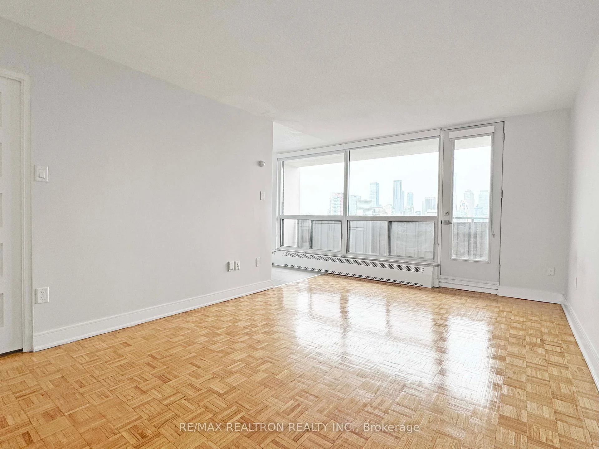 Photo 7 of Unit 812, 666 Spadina Avenue, Toronto, University — HOMEH