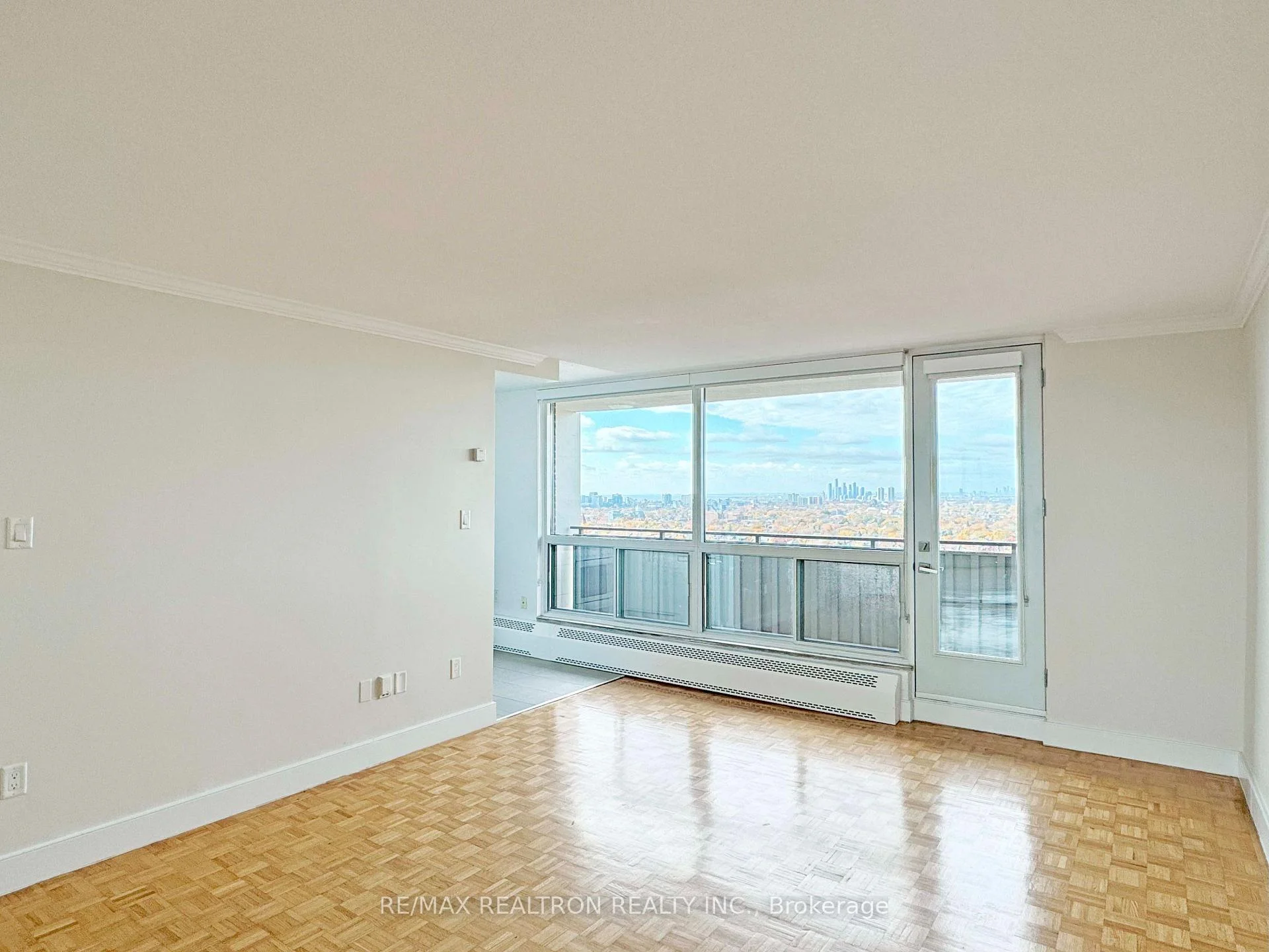 Photo 13 of Unit 812, 666 Spadina Avenue, Toronto, University — HOMEH