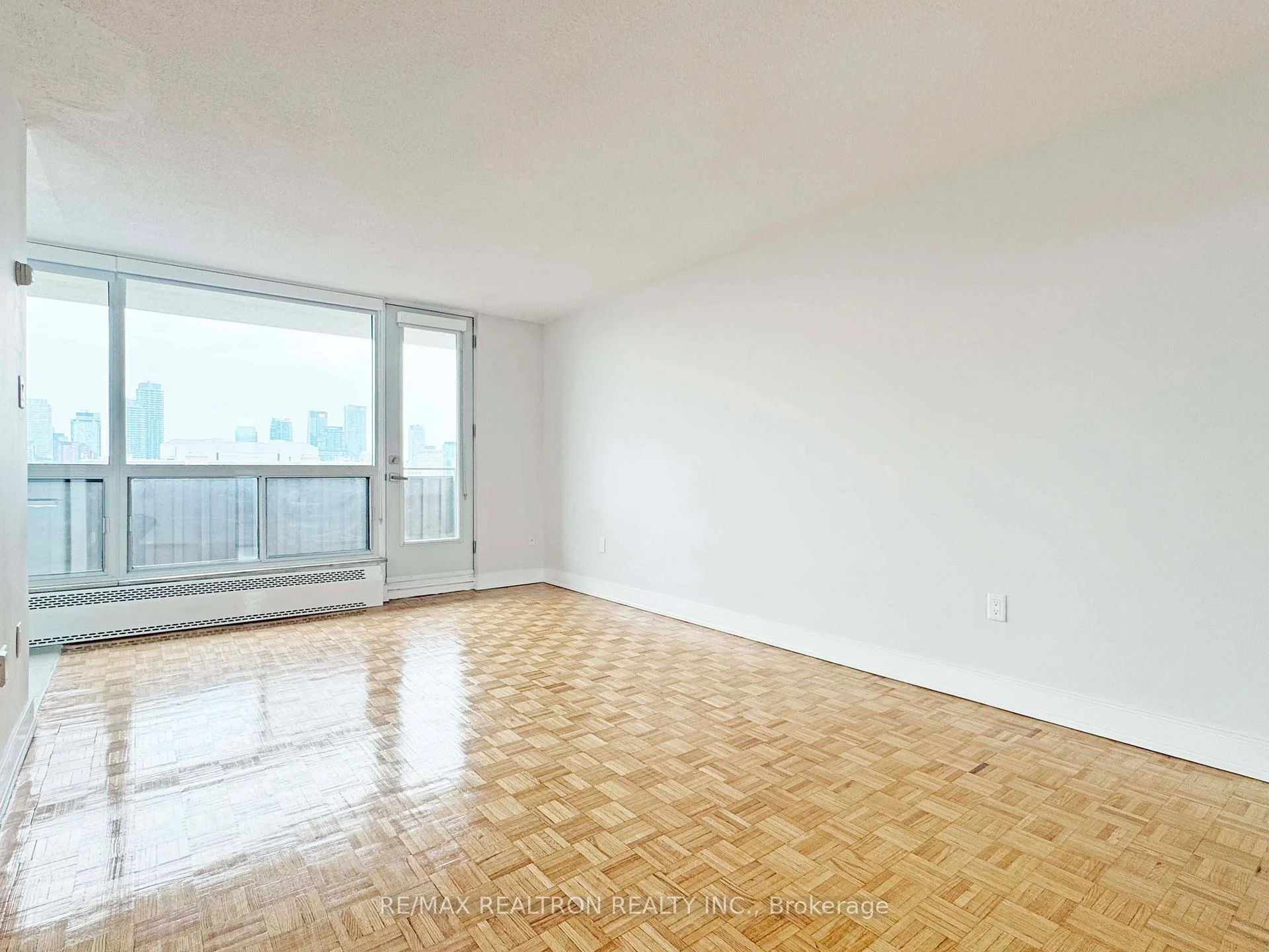 Photo 17 of Unit 812, 666 Spadina Avenue, Toronto, University — HOMEH