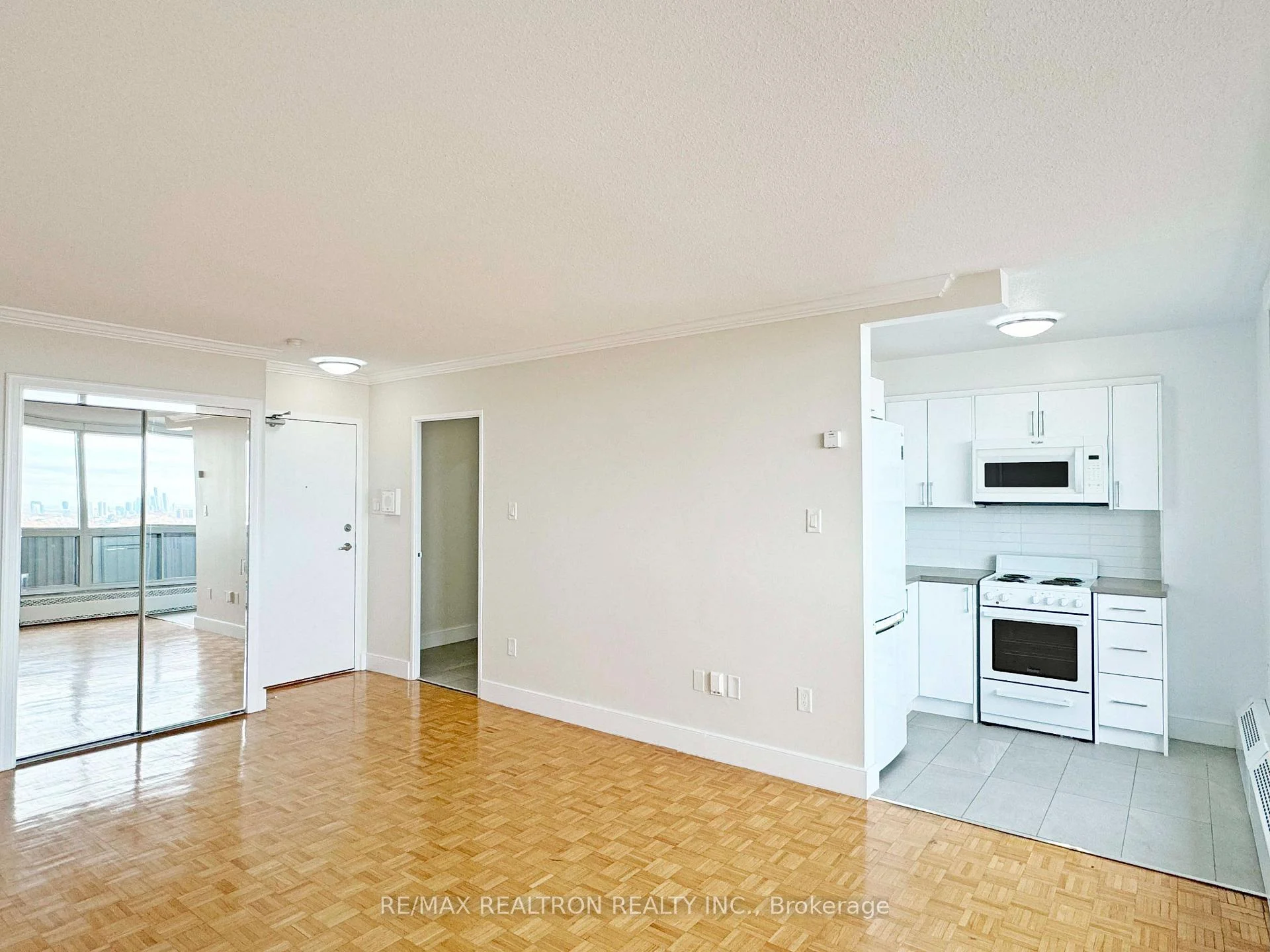 Photo 19 of Unit 812, 666 Spadina Avenue, Toronto, University — HOMEH