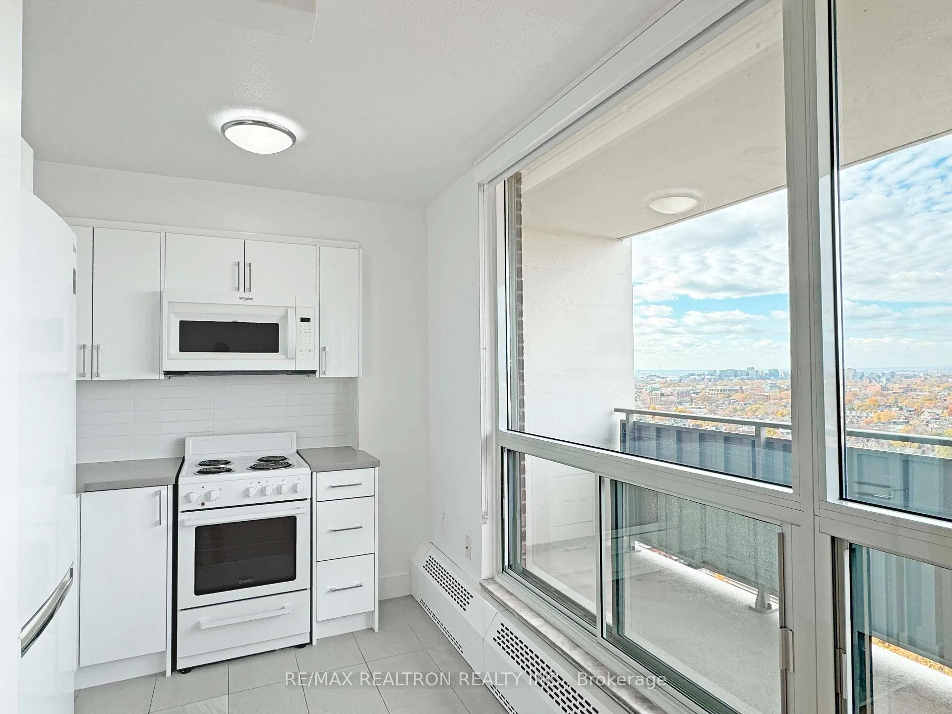 Photo 23 of Unit 812, 666 Spadina Avenue, Toronto, University — HOMEH