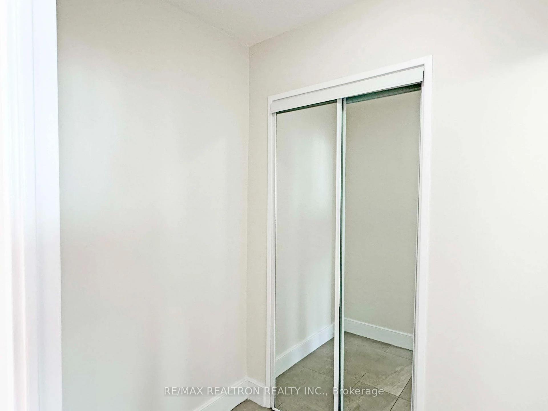 Photo 35 of Unit 812, 666 Spadina Avenue, Toronto, University — HOMEH