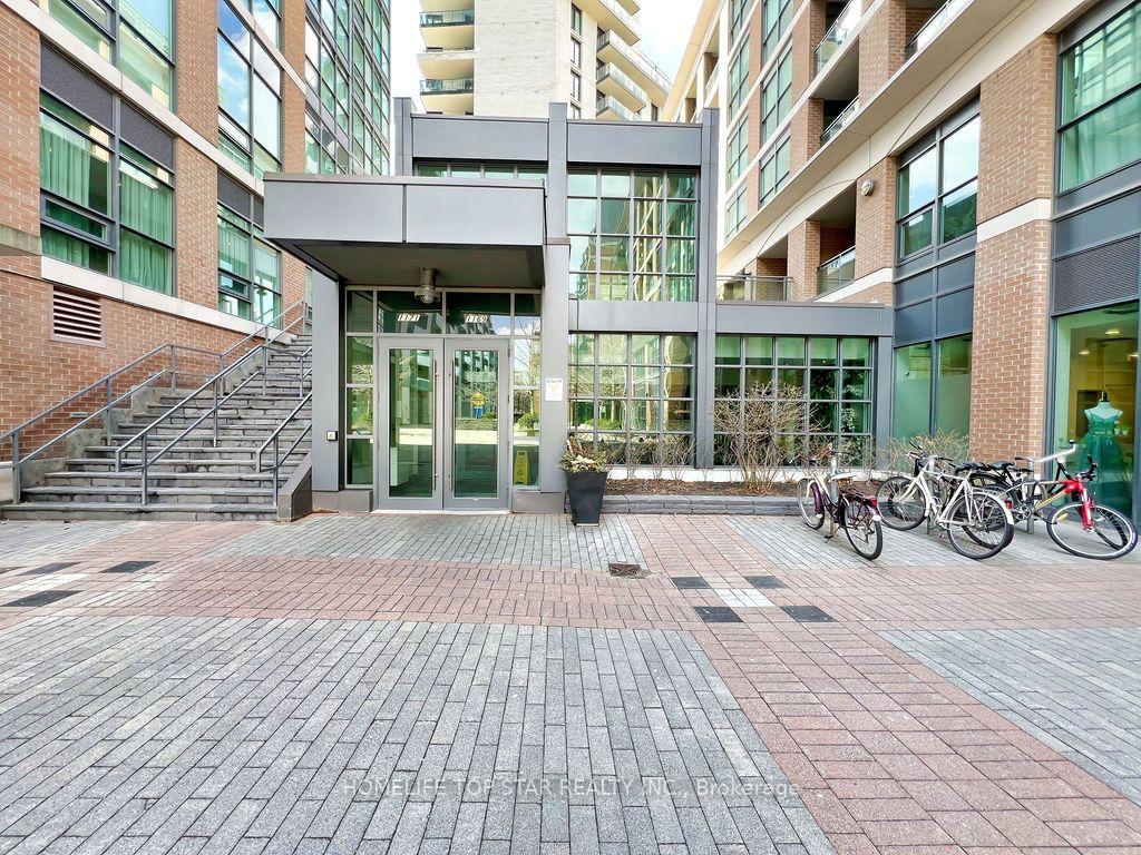 Front of Unit 913, 1171 Queen Street W