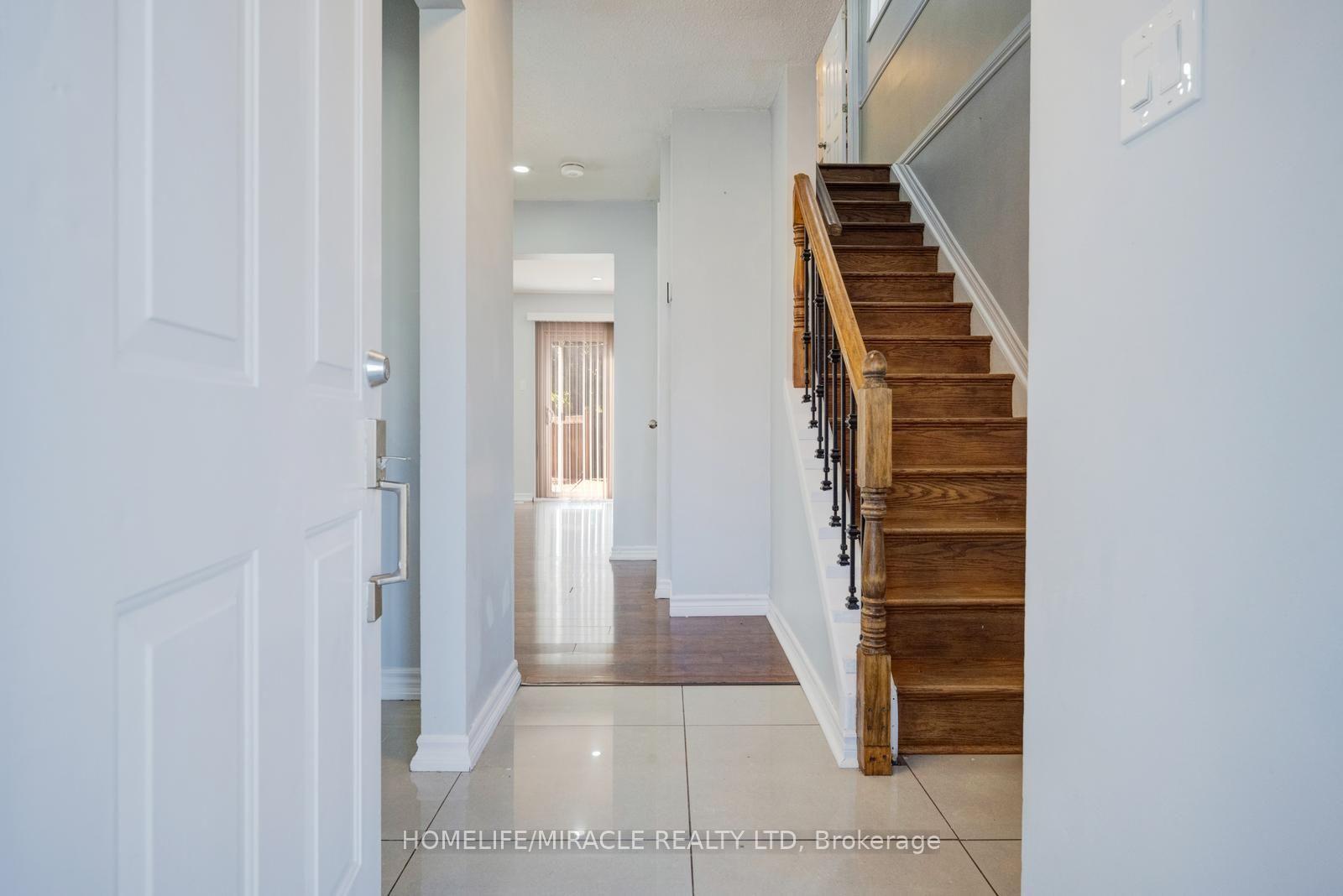 Photo 3 of 46 Jackman Drive, Brampton, Northgate — HOMEH