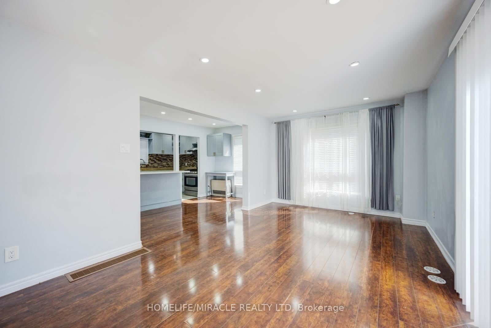 Photo 11 of 46 Jackman Drive, Brampton, Northgate — HOMEH