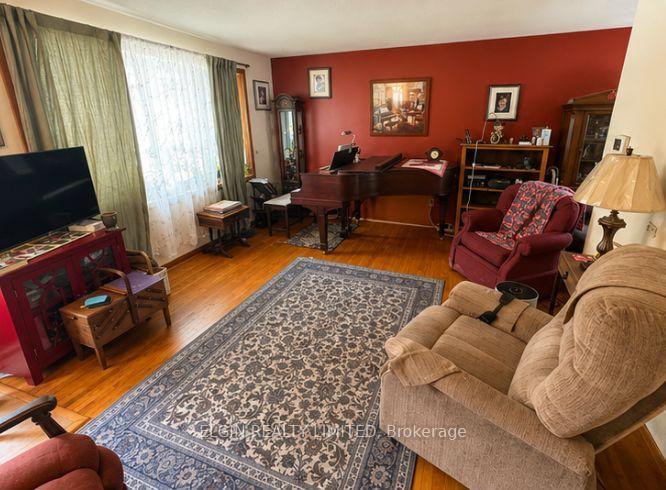 Photo 2 of 14 Glanworth Avenue, St. Thomas — HOMEH