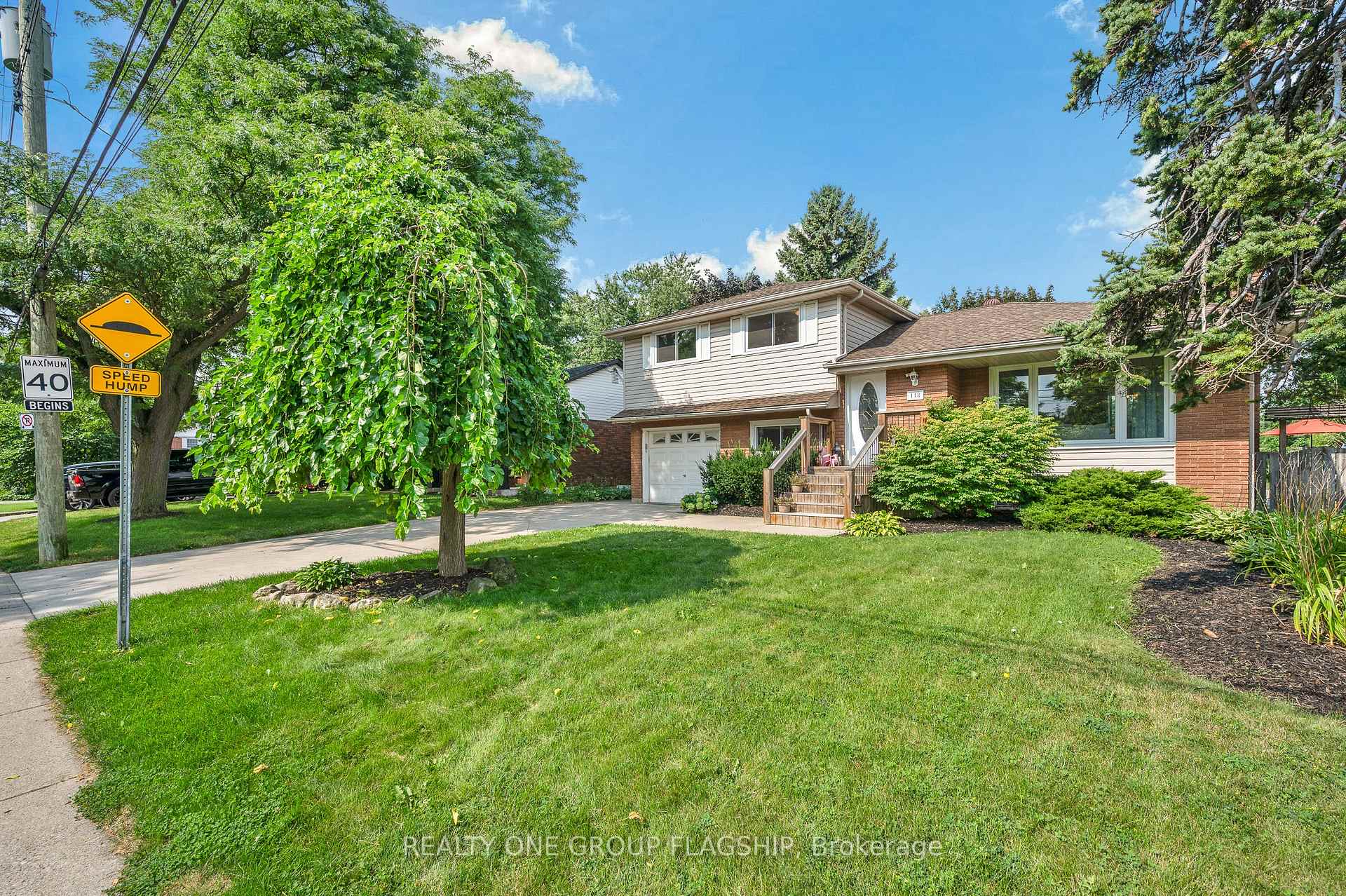 Photo 2 of 118 Princeton Drive, Hamilton, Sherwood — HOMEH