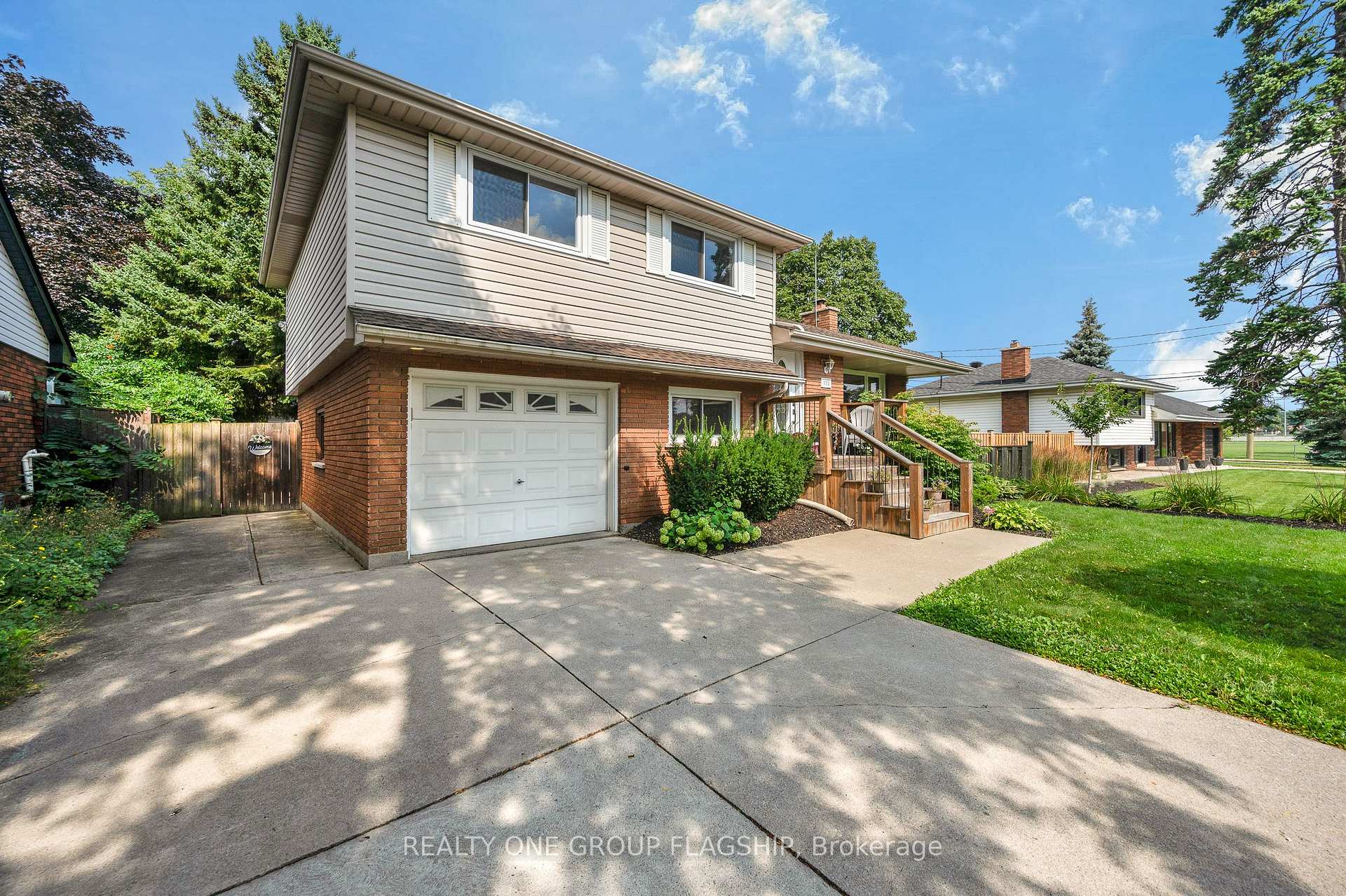 Photo 3 of 118 Princeton Drive, Hamilton, Sherwood — HOMEH