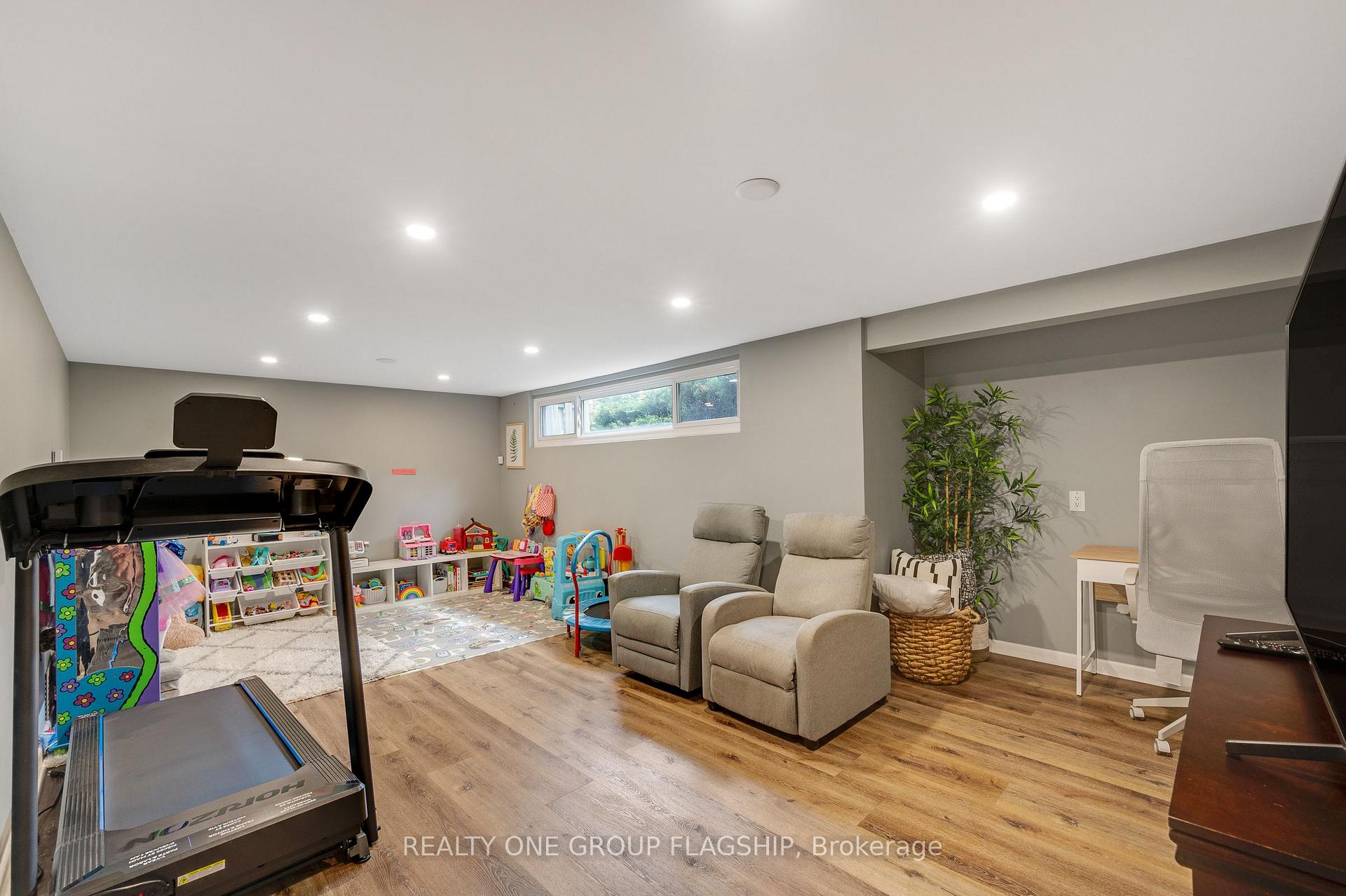Photo 32 of 118 Princeton Drive, Hamilton, Sherwood — HOMEH