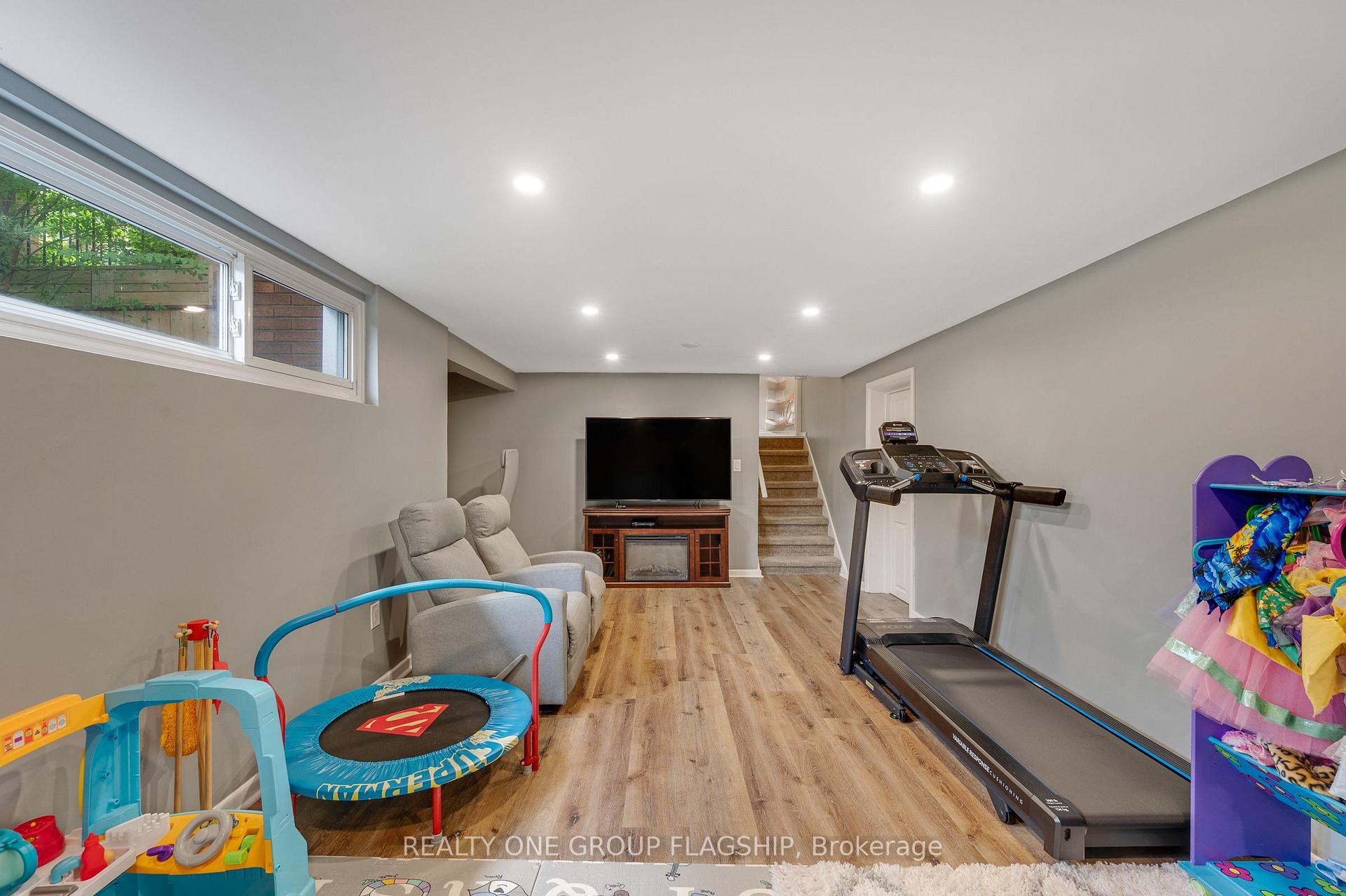 Photo 33 of 118 Princeton Drive, Hamilton, Sherwood — HOMEH