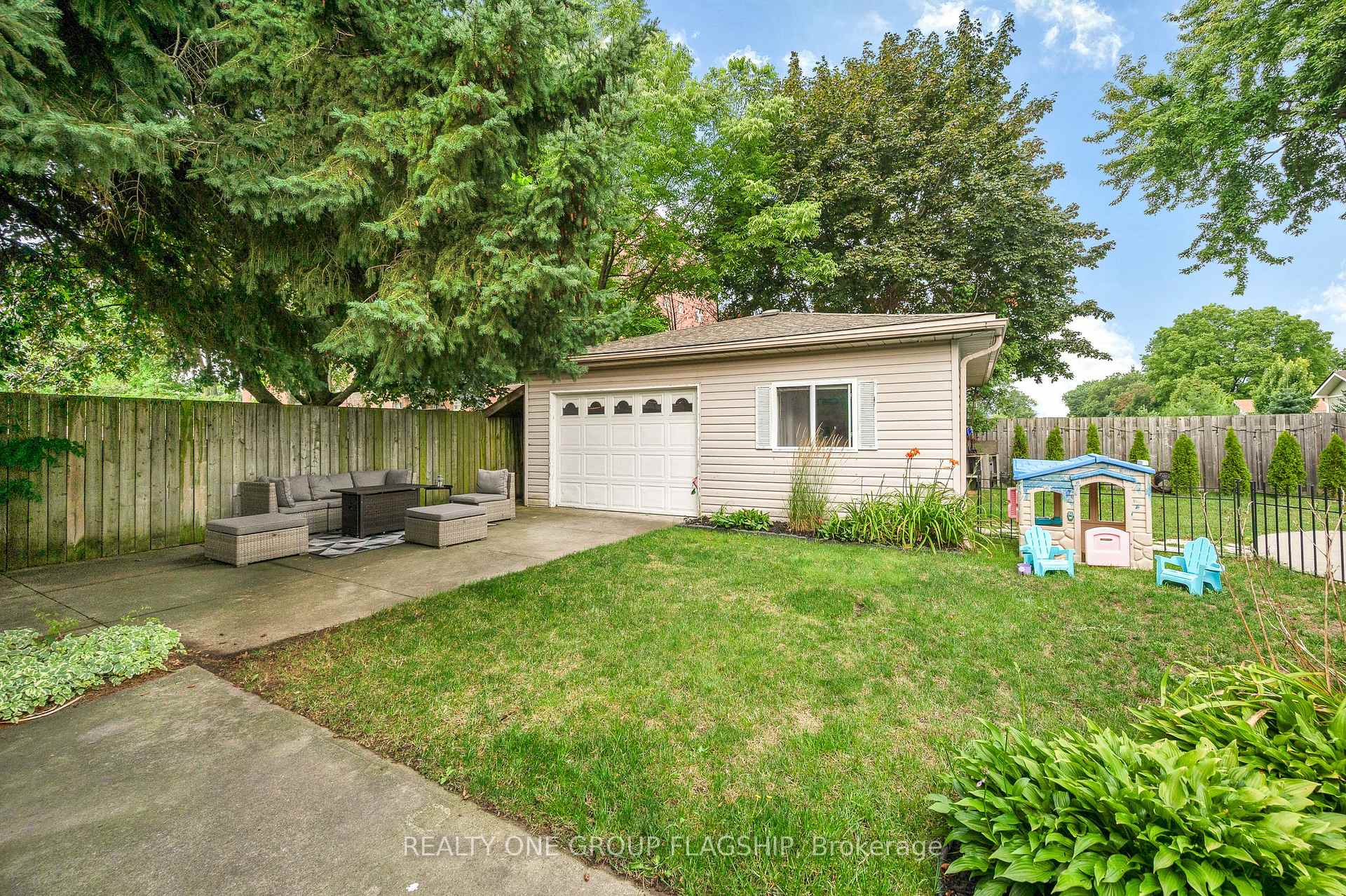 Photo 36 of 118 Princeton Drive, Hamilton, Sherwood — HOMEH