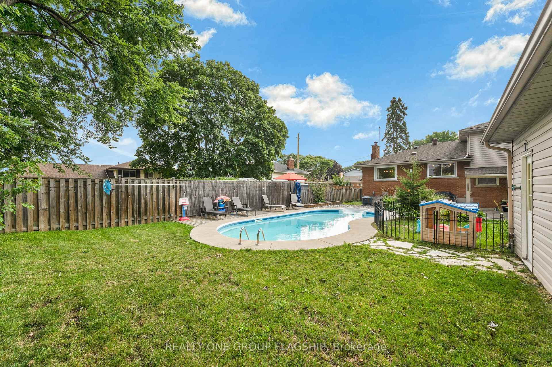 Photo 39 of 118 Princeton Drive, Hamilton, Sherwood — HOMEH