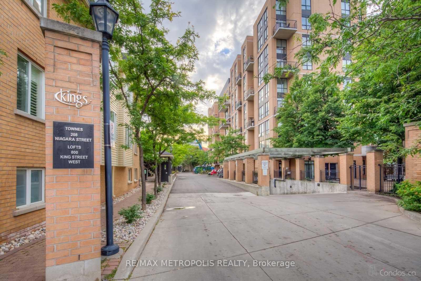 Photo 2 of Unit Th27, 208 Niagara Street, Toronto, Niagara — HOMEH