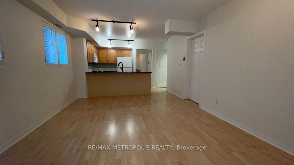 Photo 3 of Unit Th27, 208 Niagara Street, Toronto, Niagara — HOMEH