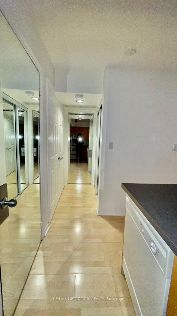 Photo 12 of Unit Th27, 208 Niagara Street, Toronto, Niagara — HOMEH