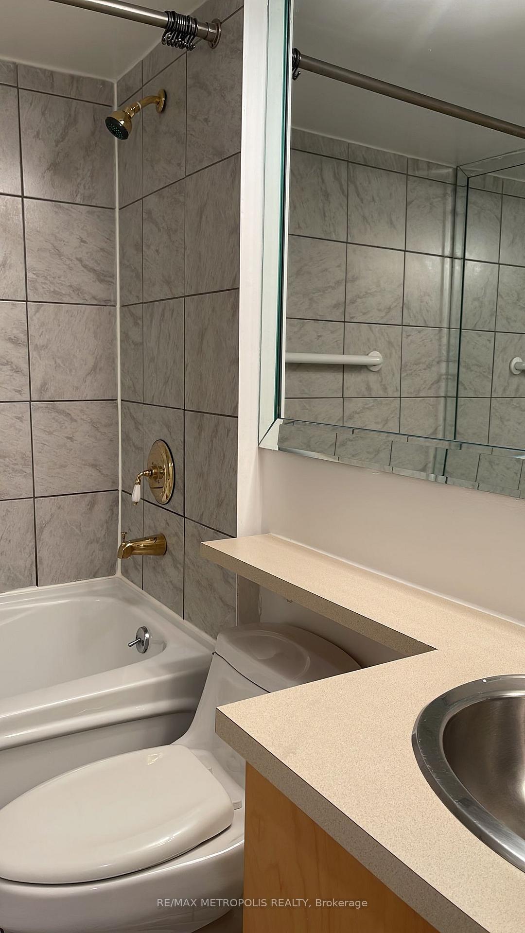 Photo 15 of Unit Th27, 208 Niagara Street, Toronto, Niagara — HOMEH