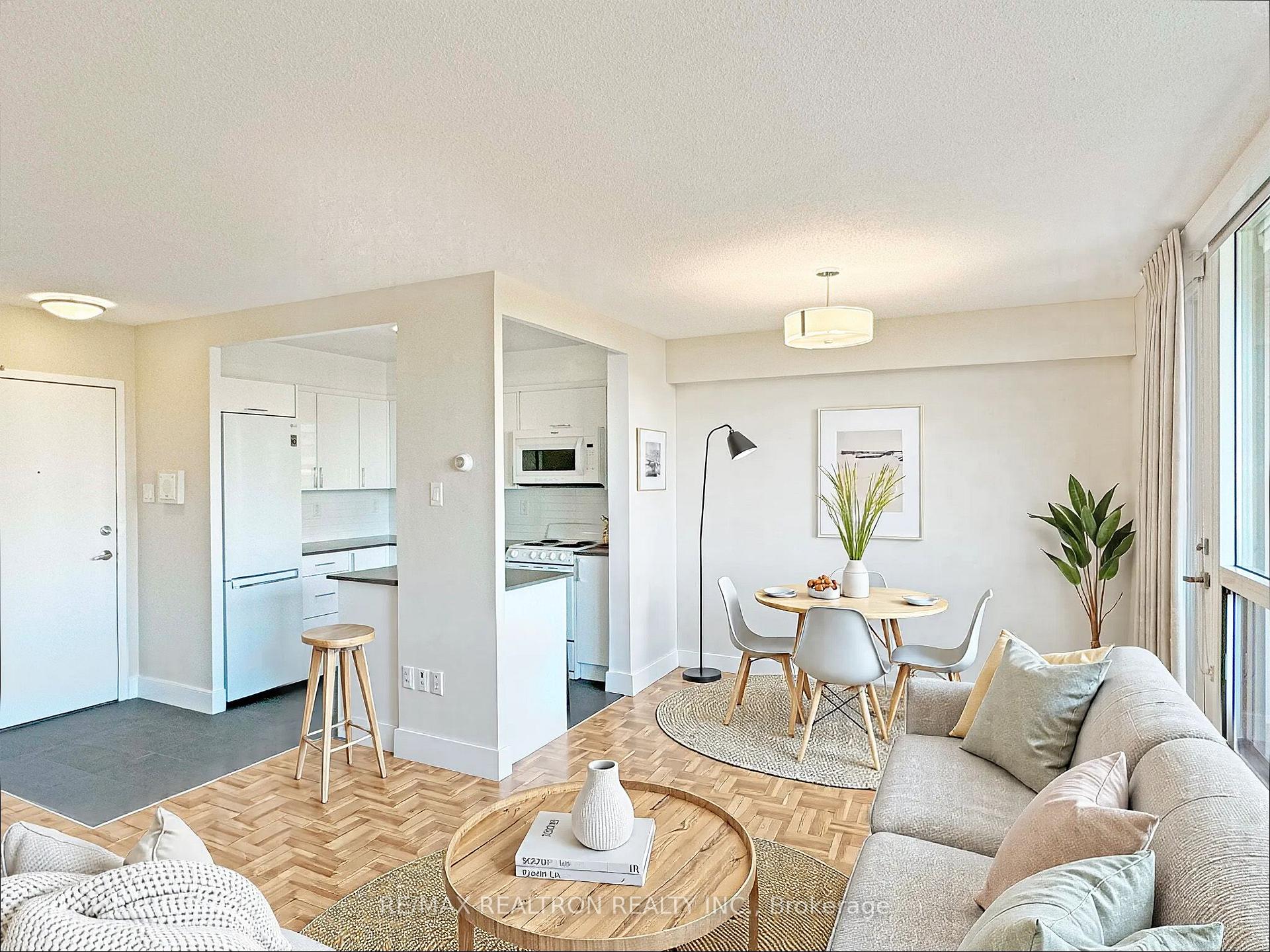 Photo 2 of Unit 1408, 666 Spadina Avenue, Toronto, University — HOMEH