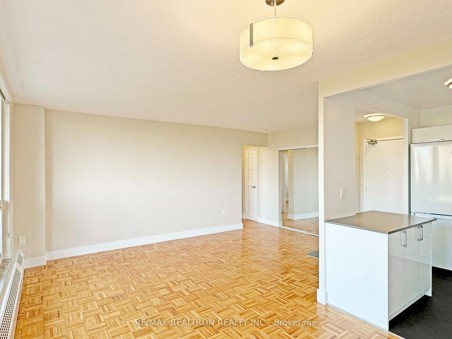 Photo 8 of Unit 1408, 666 Spadina Avenue, Toronto, University — HOMEH