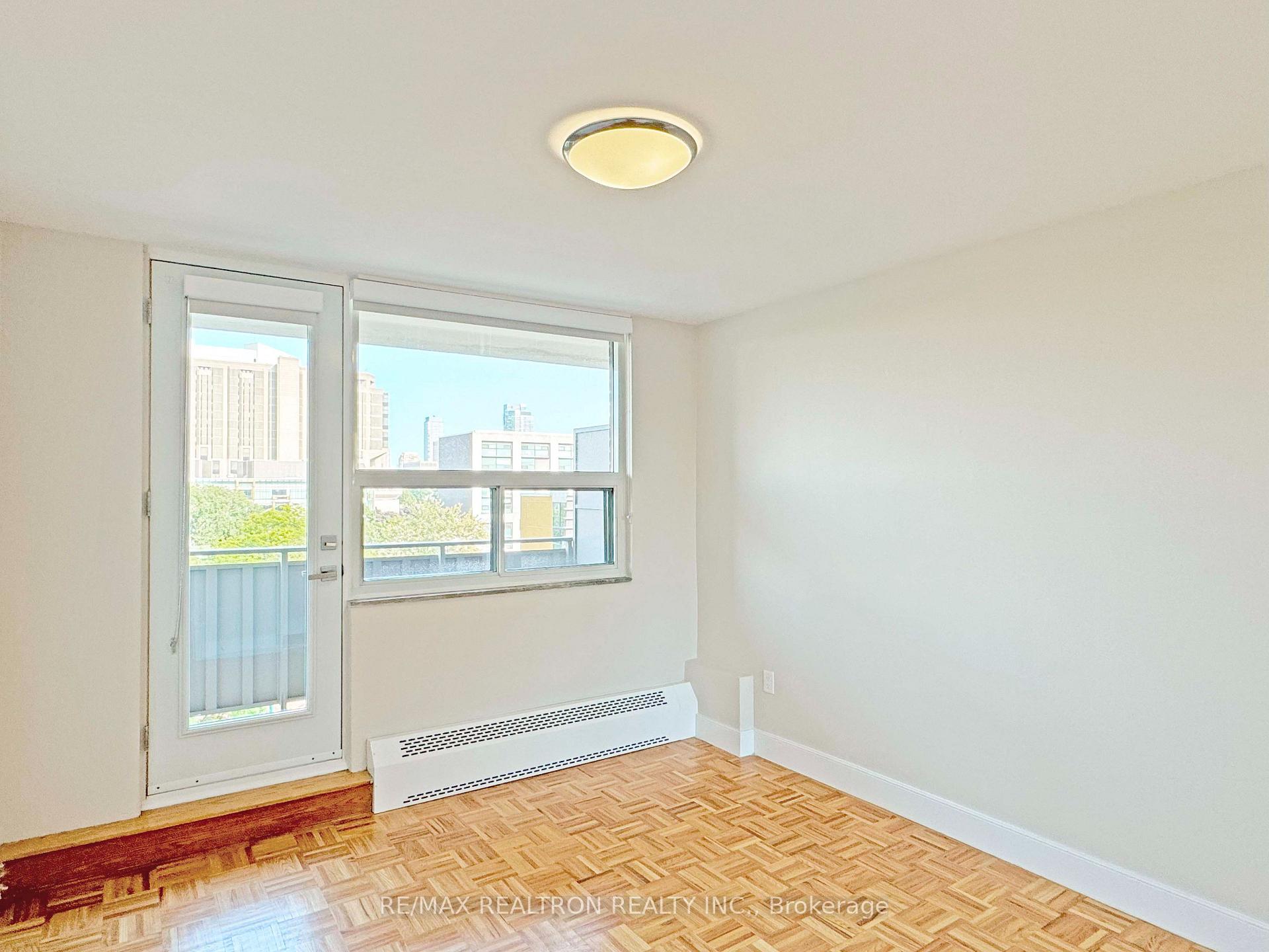Photo 16 of Unit 1408, 666 Spadina Avenue, Toronto, University — HOMEH
