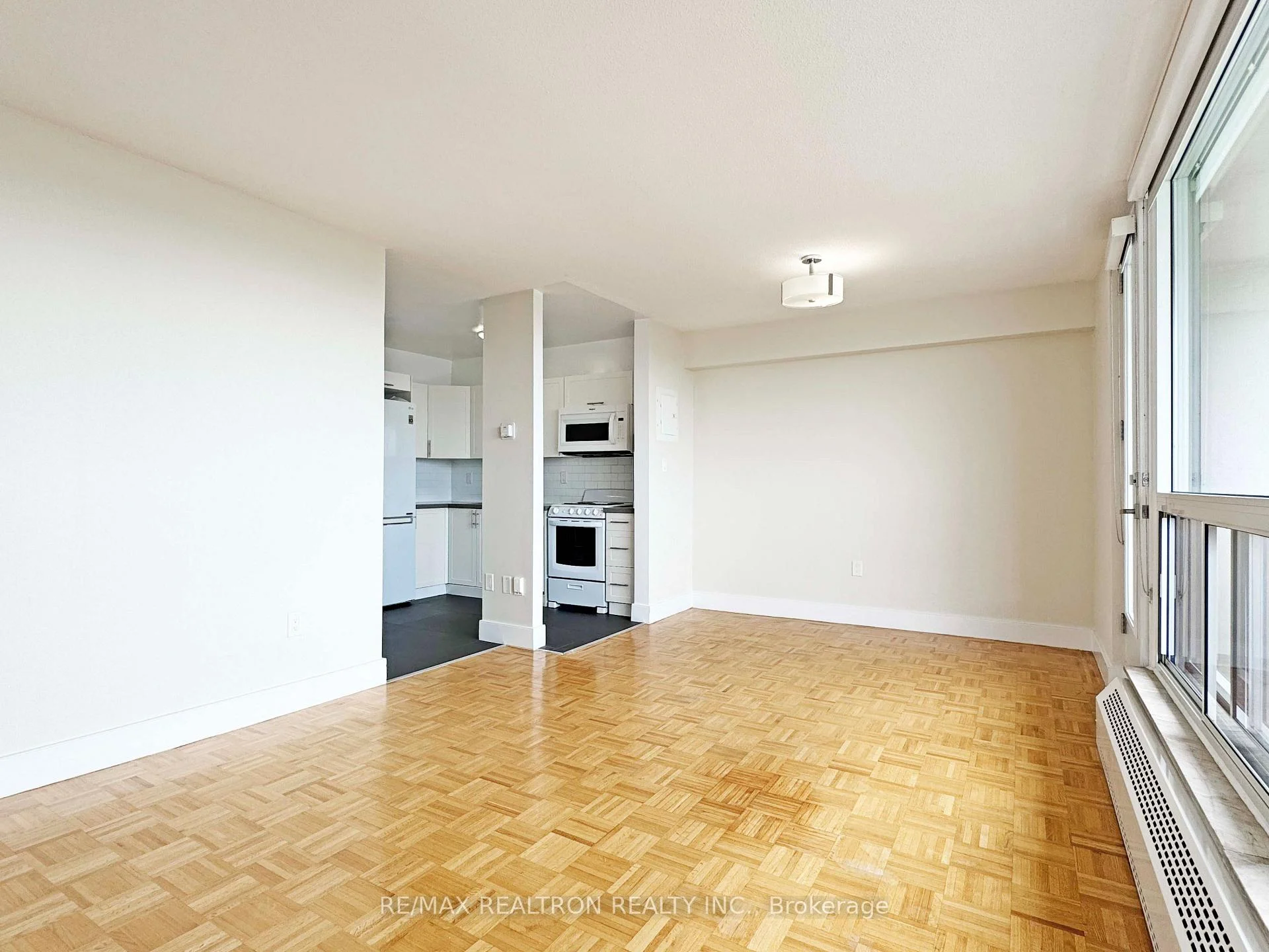 Photo 5 of Unit 1408, 666 Spadina Avenue, Toronto, University — HOMEH