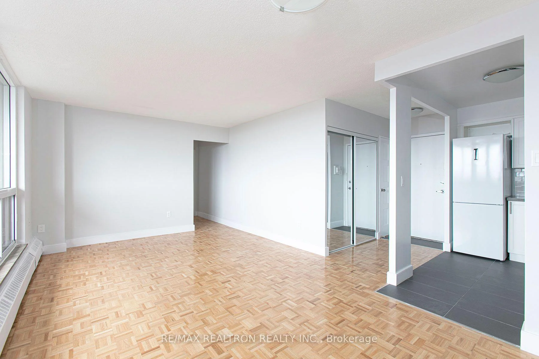 Photo 7 of Unit 1408, 666 Spadina Avenue, Toronto, University — HOMEH