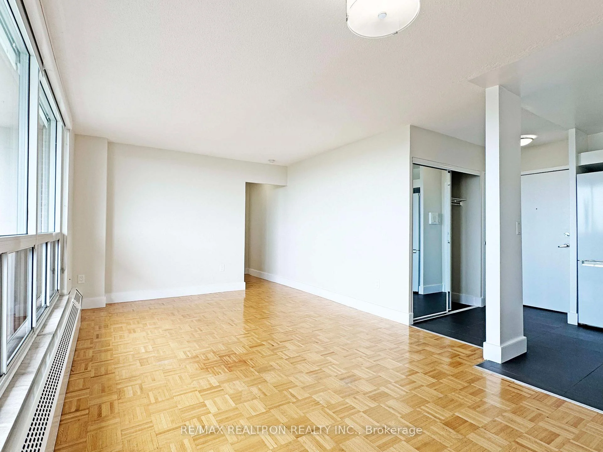 Photo 12 of Unit 1408, 666 Spadina Avenue, Toronto, University — HOMEH