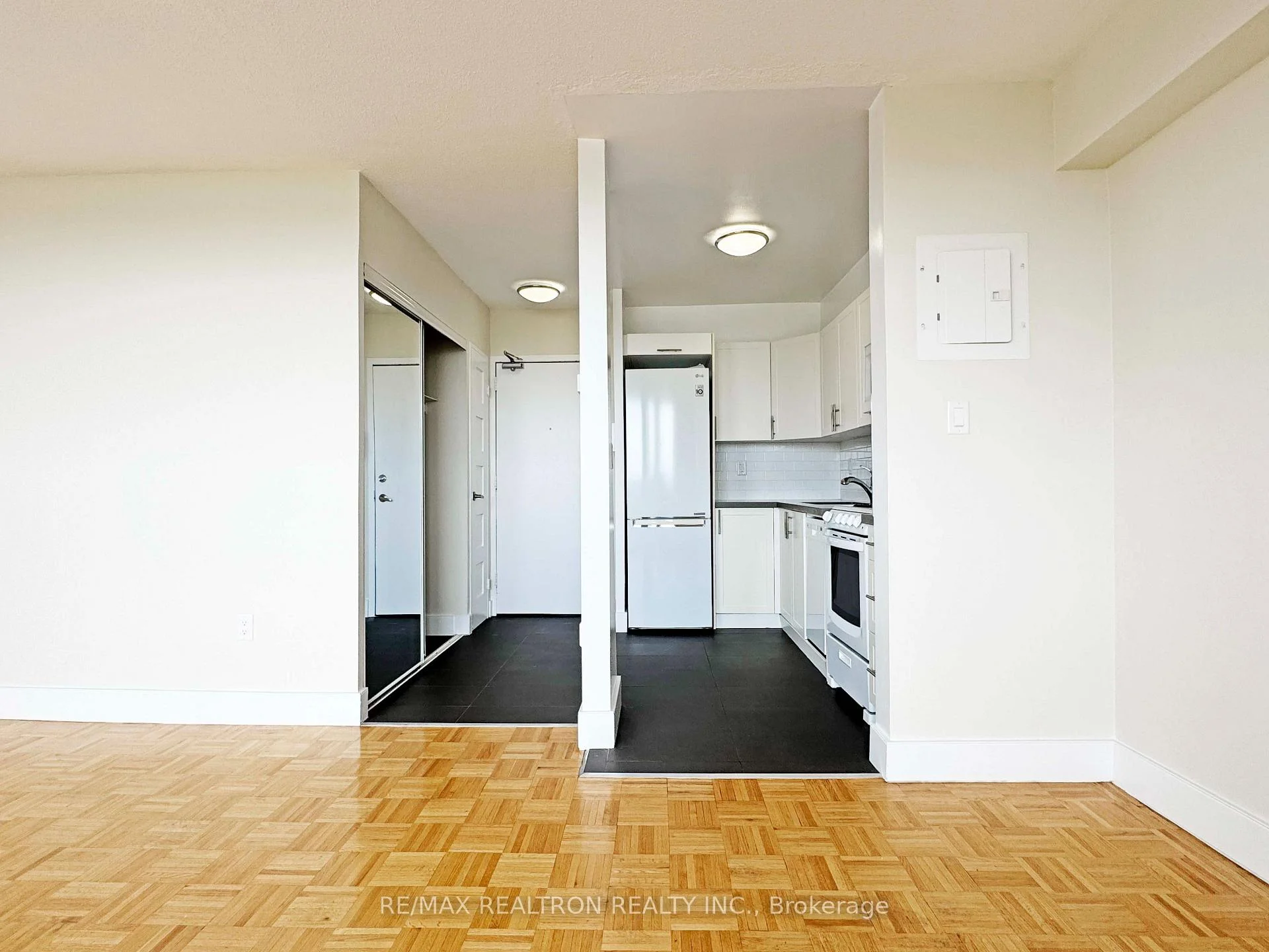 Photo 15 of Unit 1408, 666 Spadina Avenue, Toronto, University — HOMEH
