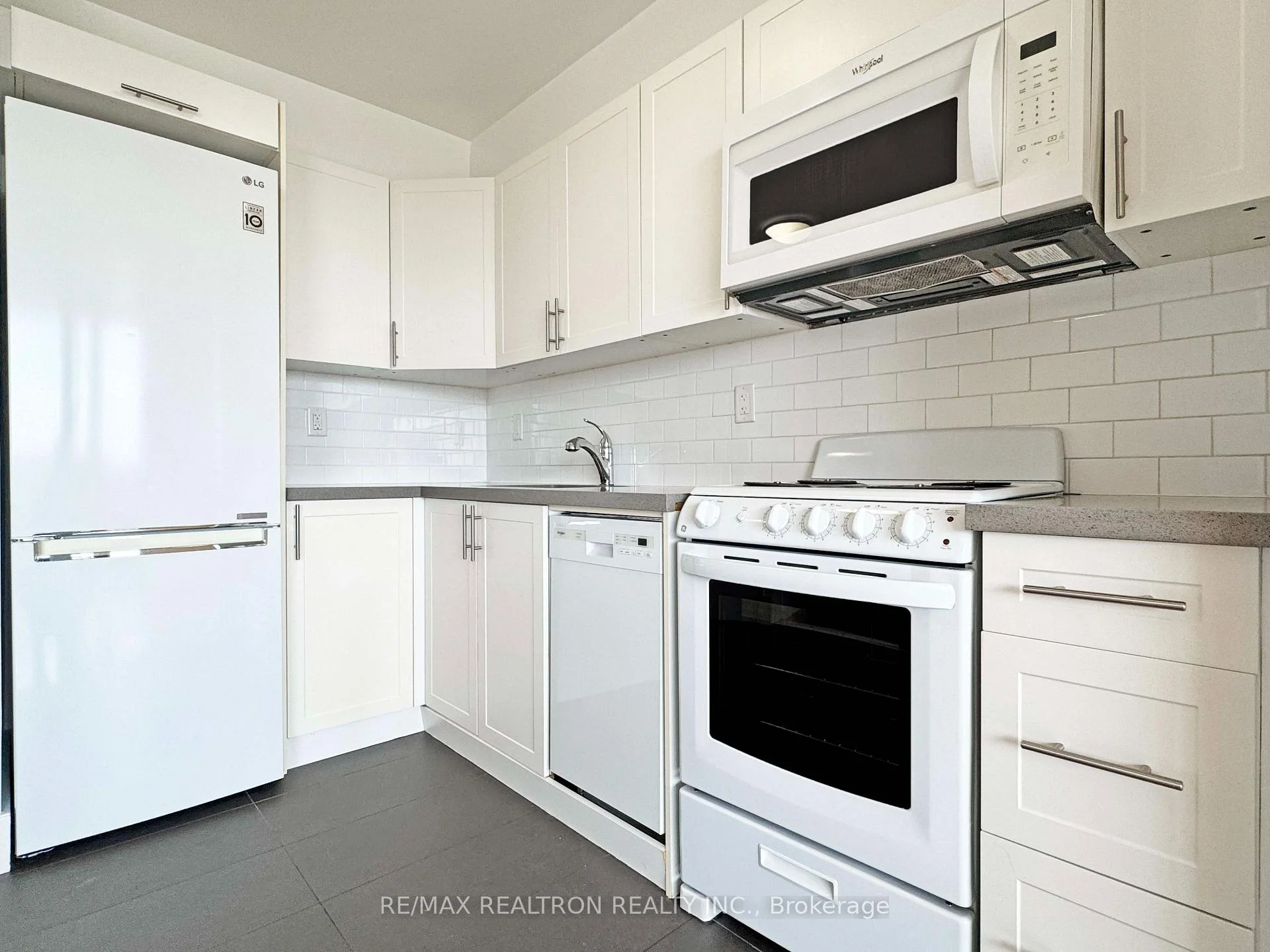 Photo 17 of Unit 1408, 666 Spadina Avenue, Toronto, University — HOMEH