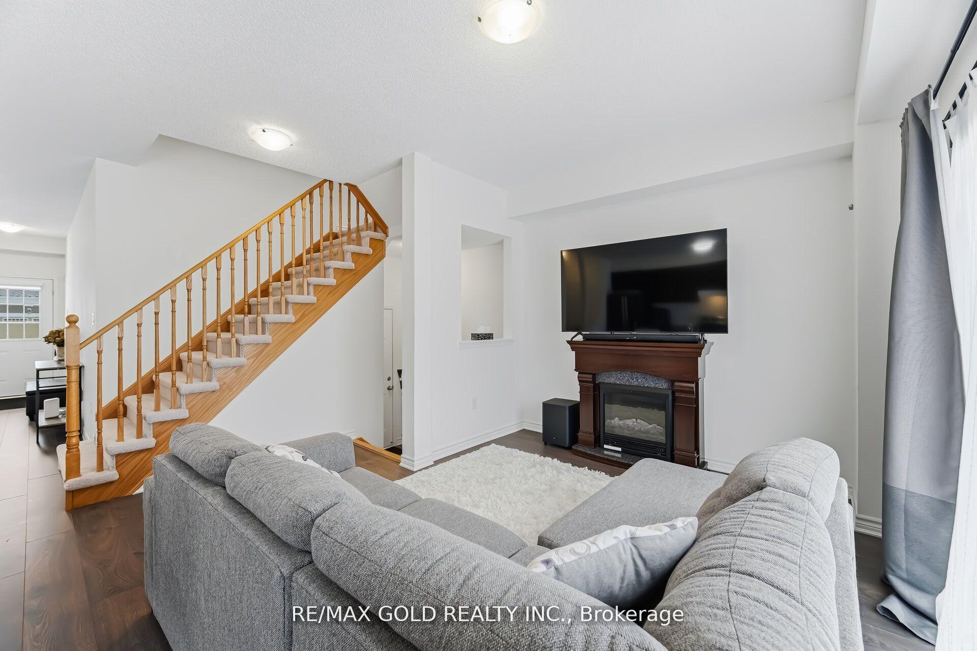 Photo 13 of 30 Hills Thistle Drive, Wasaga Beach — HOMEH