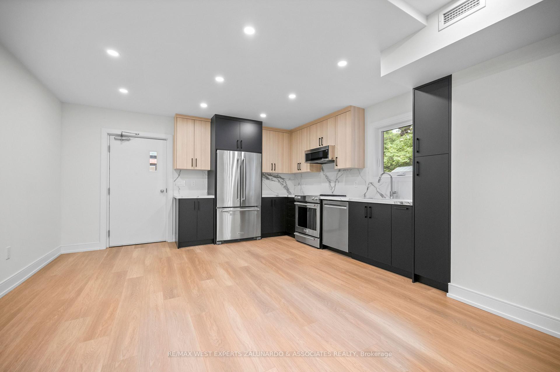 Photo 4 of Unit 2, 412 Glenholme Avenue, Toronto, Oakwood Village — HOMEH